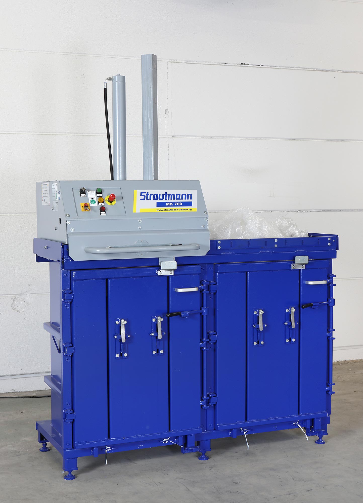 MK700